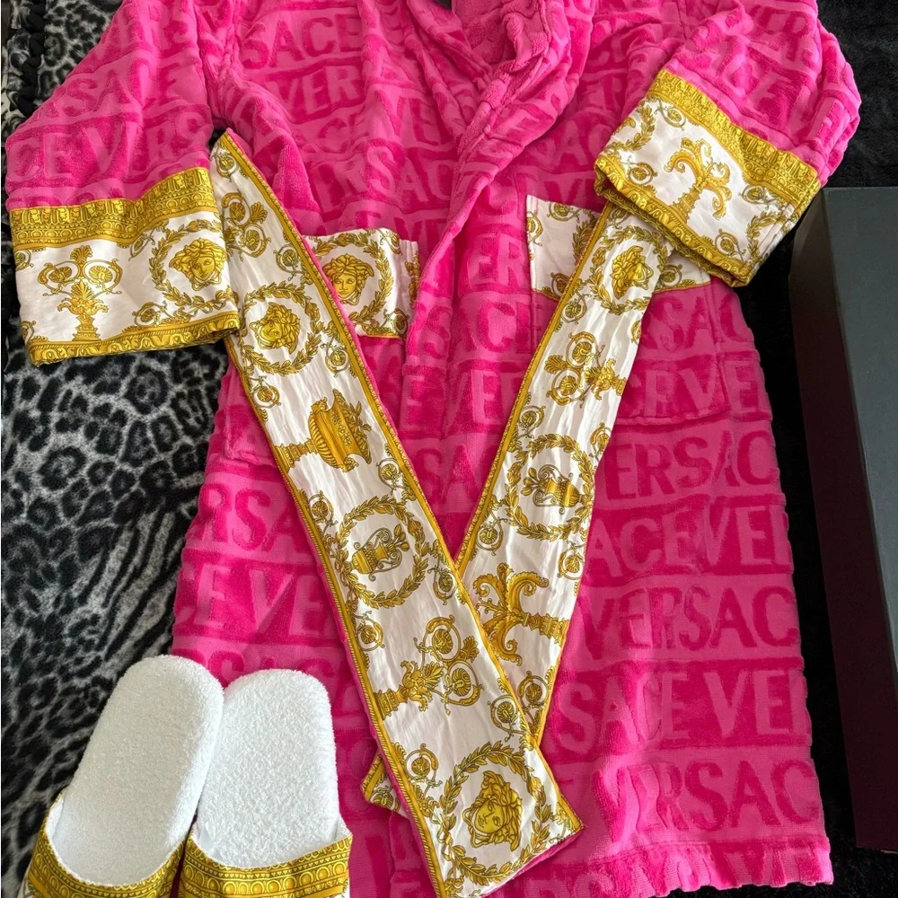 Versace I Baroque Robe and Matching Slippers - Picture 8 of 10